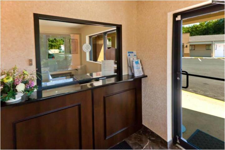 Thorofare Westwood Motor Lodge מראה חיצוני תמונה
